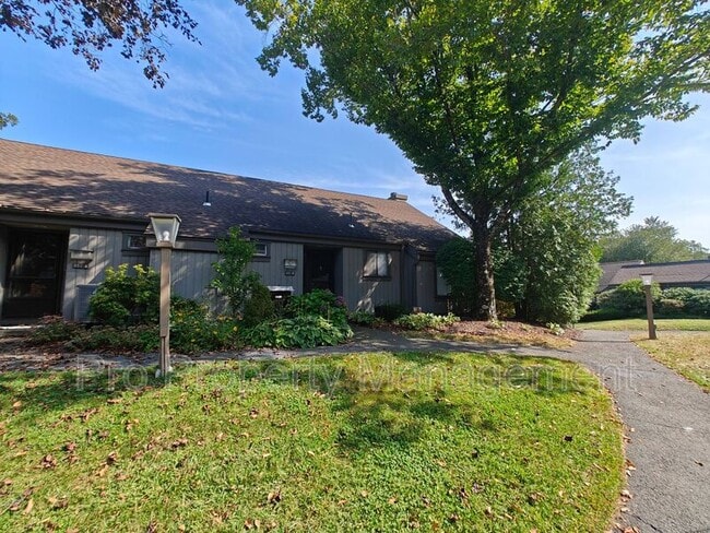 Building Photo - 351 HERITAGE Vlg