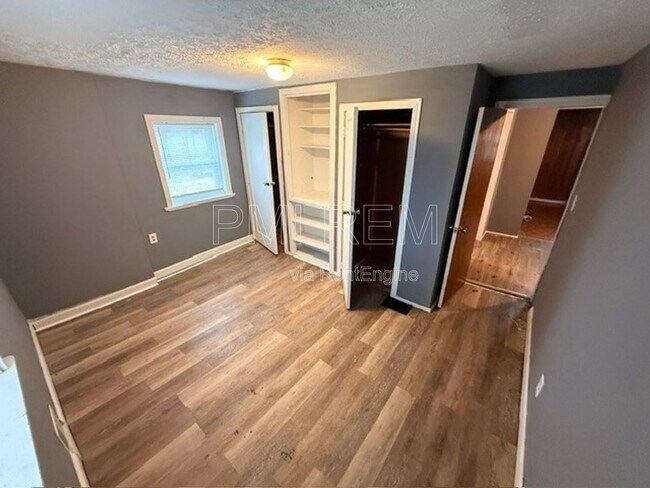 Foto del edificio - 221 W Way St