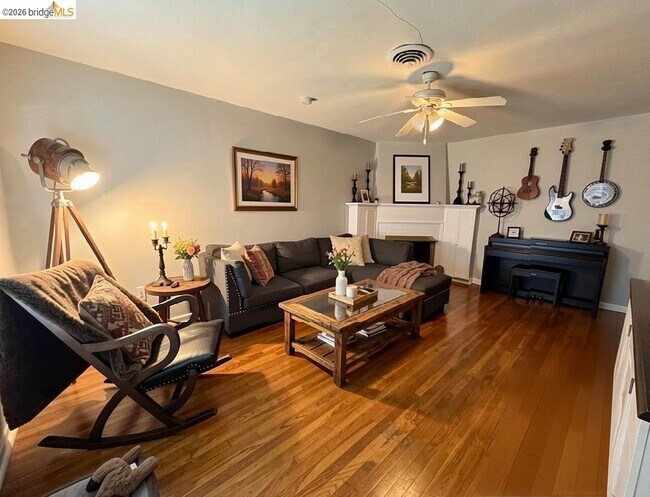 Foto del edificio - 3243 Bonnie Ln