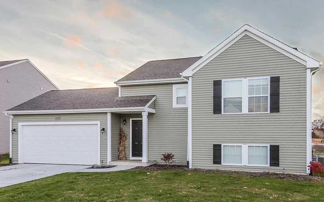 Primary Photo - Best Priced New Home in Galesburg!