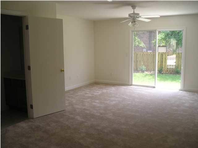 Building Photo - 100 Duloft St