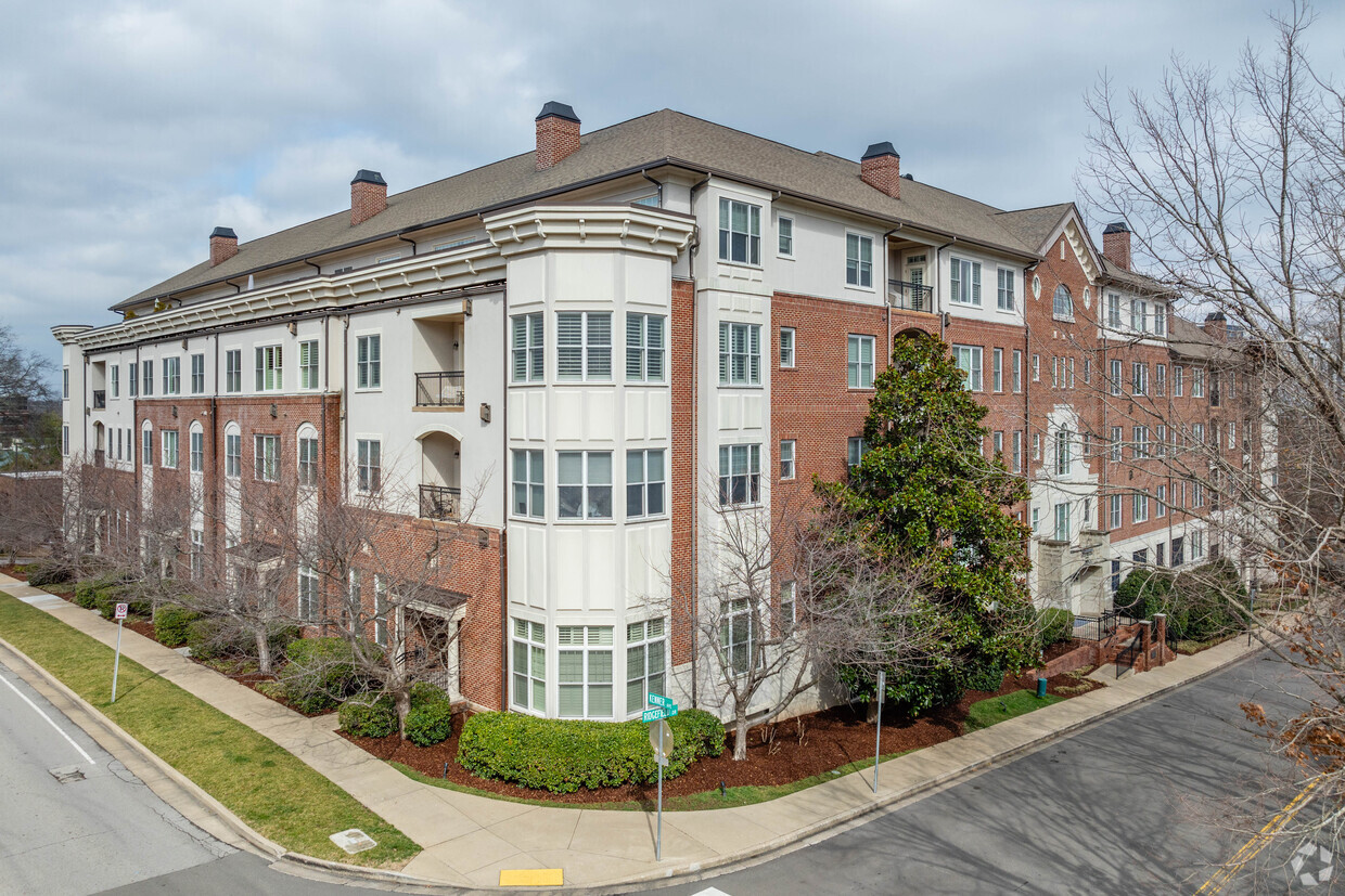 Primary Photo - Belle Meade Court