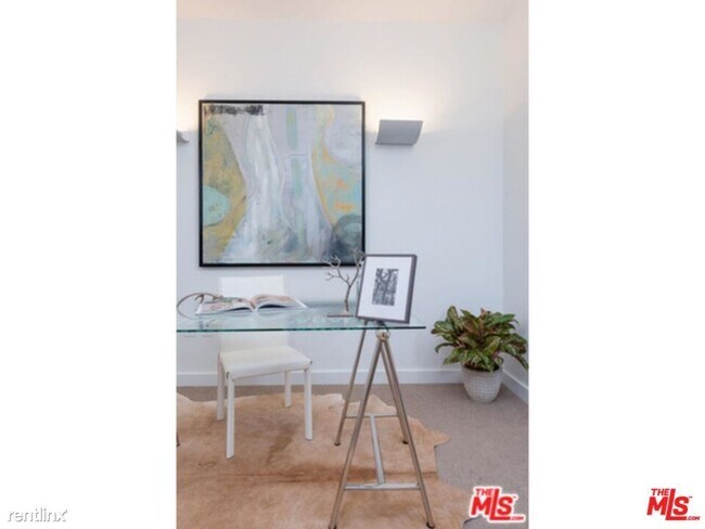 Building Photo - 2 br, 2 bath Condo - 6250 Hollywood Blvd U...