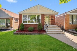 Building Photo - 5747 S Mobile Ave