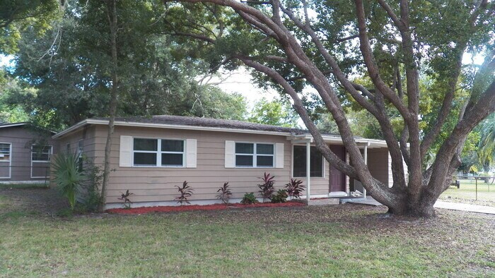 Foto principal - 1301 Sandy Ln