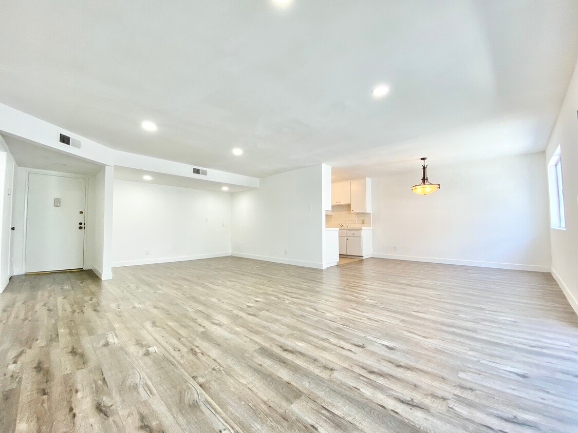 Primary Photo - 121 Croft Ave