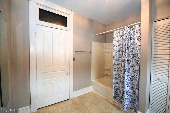 Foto del edificio - 5 W MAIN St