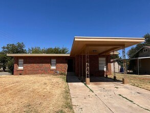 Building Photo - 1015 Ave K
