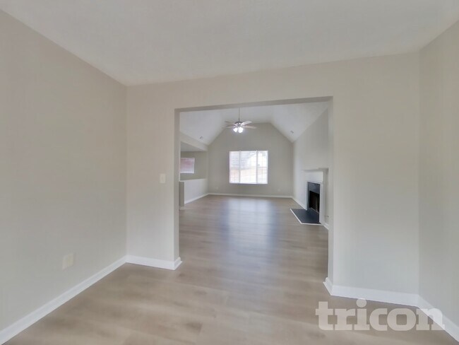 Foto del edificio - 1401 Lancaster Ct