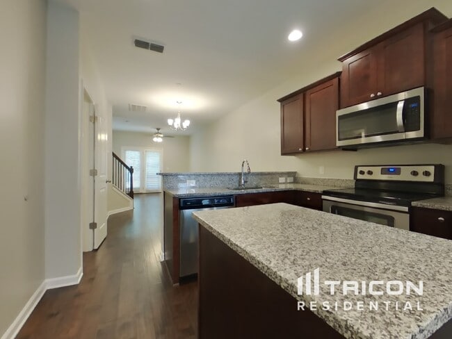 Building Photo - 121 Hickory Sta Ln