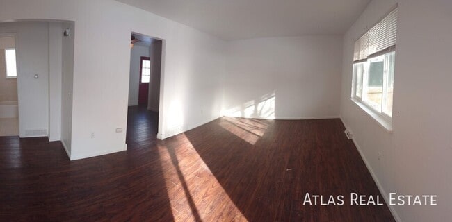Foto del edificio - 8898 Circle Dr