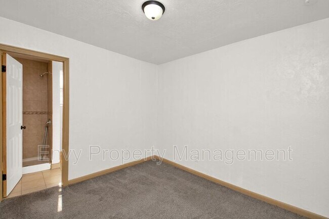 Building Photo - 2530 S Gramercy Ave