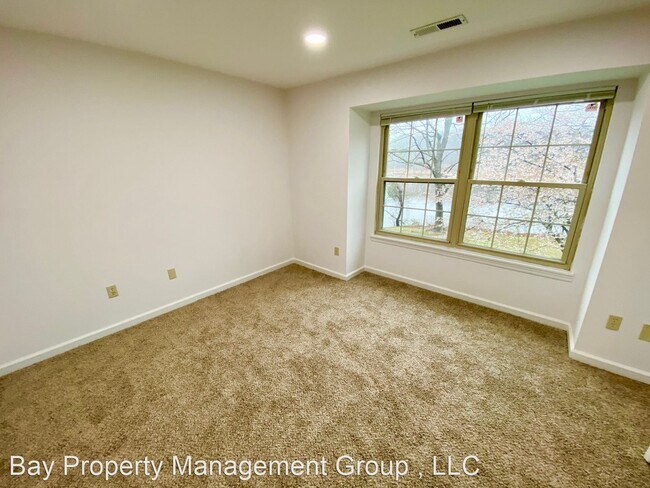 Building Photo - 3 br, 1 bath House - 4 Banyan Woods Ct, Un...