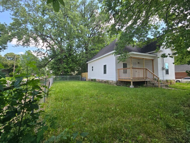 Building Photo - 1636 N Sherman Ave