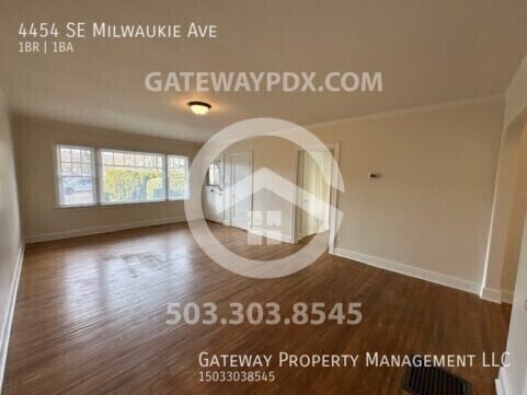 Building Photo - 4454 SE Milwaukie Ave