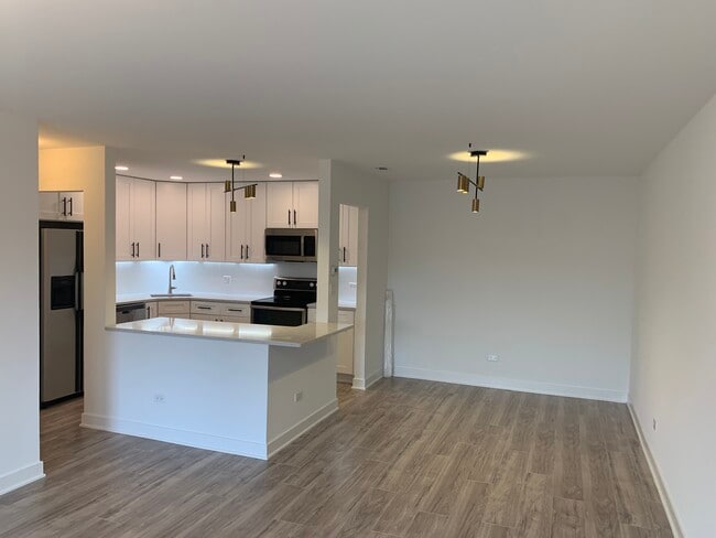Building Photo - 1002 Castilian Ct