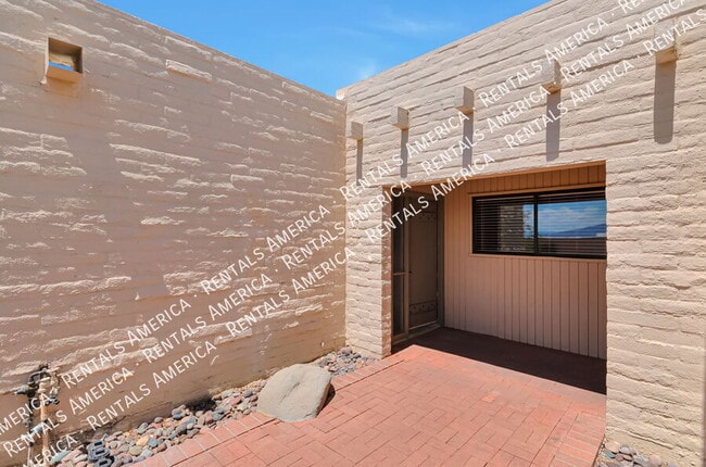Building Photo - 5421 N Paseo de la Pereza