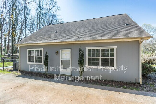 Foto del edificio - 4854 Tiffany Ave