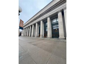 Building Photo - 214 4th St E