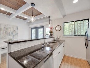 Building Photo - 3809 N Braeswood Blvd