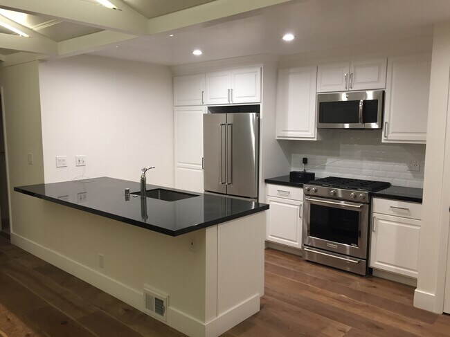 Building Photo - 229 5th Pl