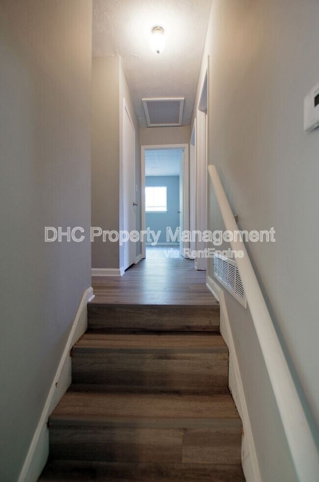 Foto del edificio - 210 Creekwood Ln