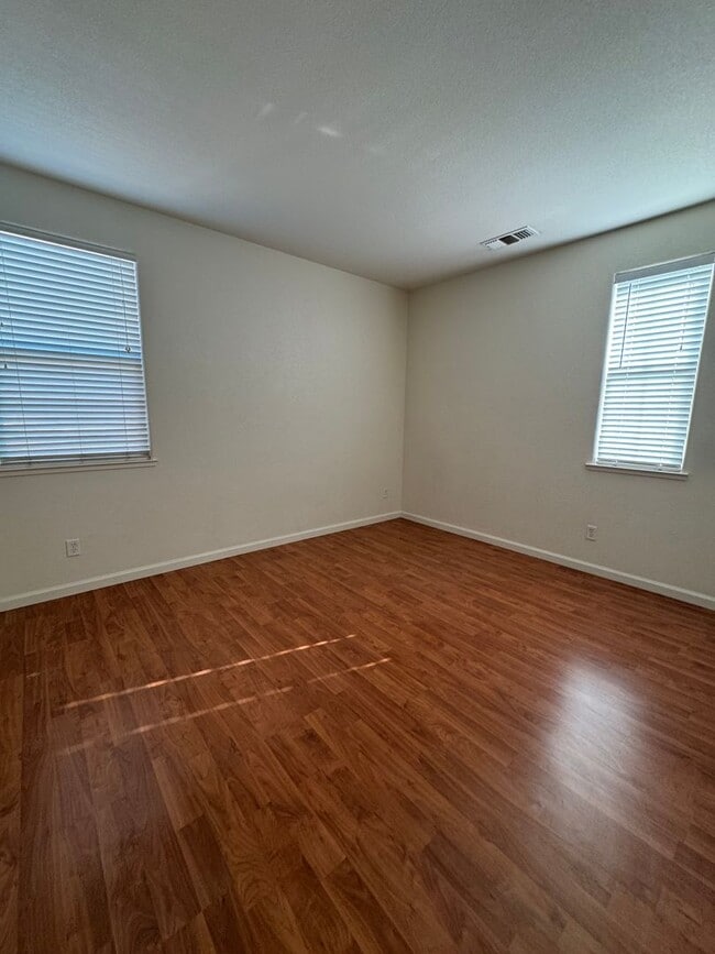 Foto del edificio - Move-In Ready Two-Story Rental with Loft a...