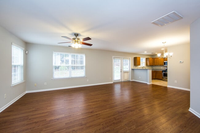 Foto del edificio - Great 3BD/2.5BA Home in Desirable Highland Creek!
