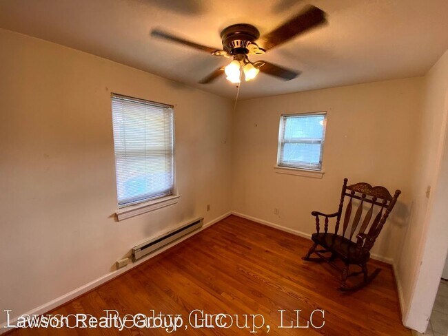 Foto del edificio - 2022-2024 Laburnum Ave SW
