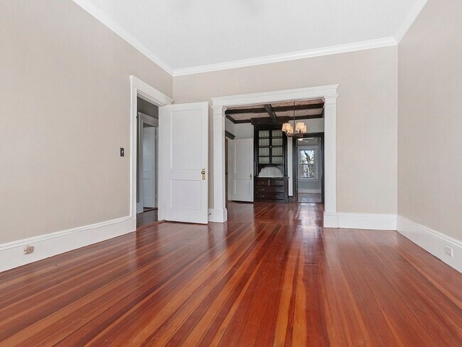 Building Photo - 39 Rosemont St