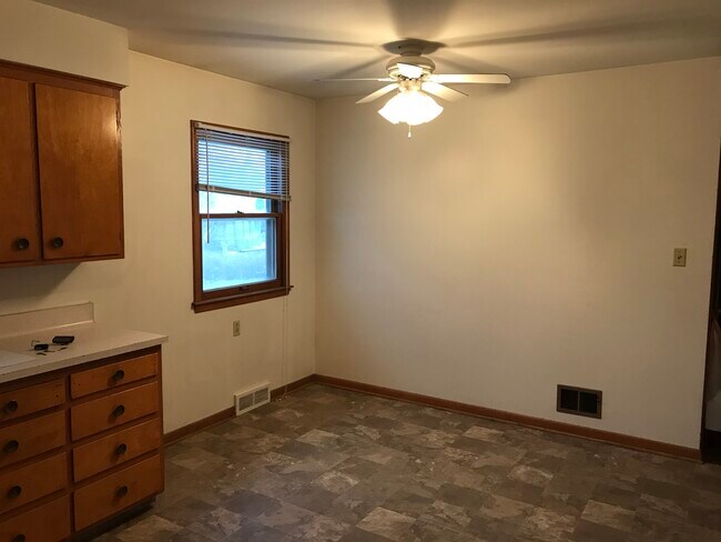 Building Photo - 1303 Austin Ln