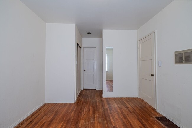 Building Photo - 1506 S Catalina Ave