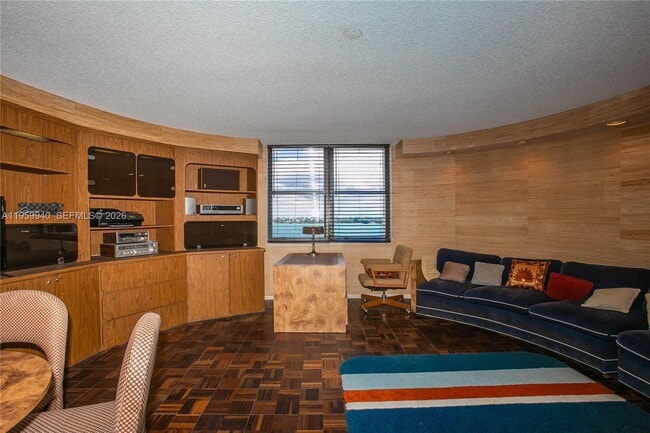 Foto del edificio - 1800 NE 114th St