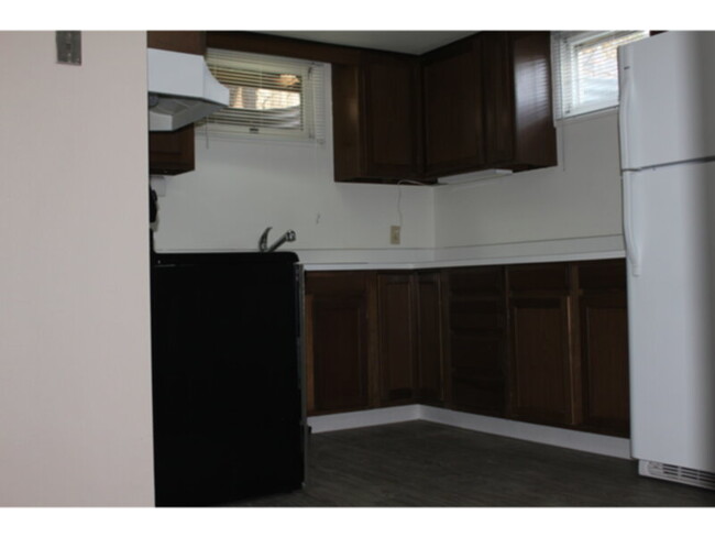 Building Photo - Charming 2-Bedroom, 1-Bath Lower Unit Dupl...