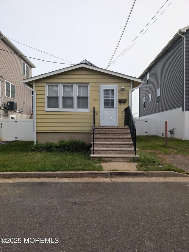 Foto principal - 729 8th St