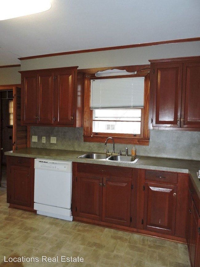 Building Photo - 675 Finchley Ave