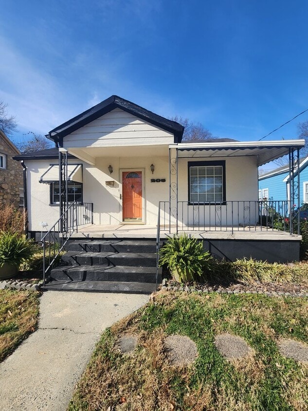 Foto principal - Chapel Hill / 3br House on N. Graham St AVAILABLE