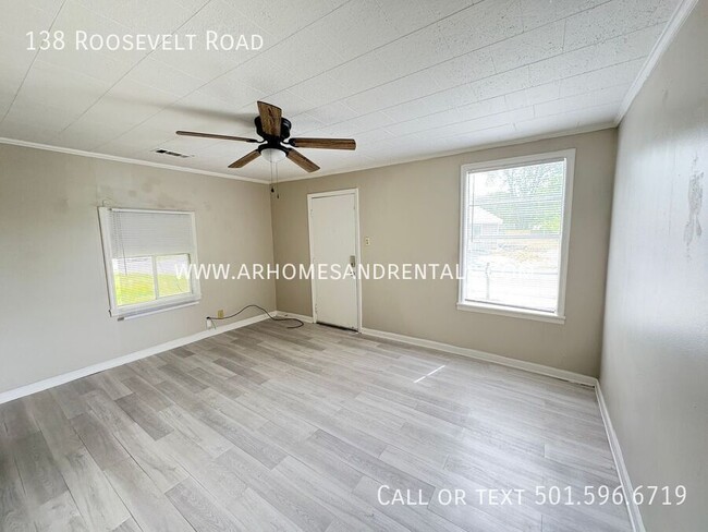 Foto del edificio - 138 Roosevelt Rd