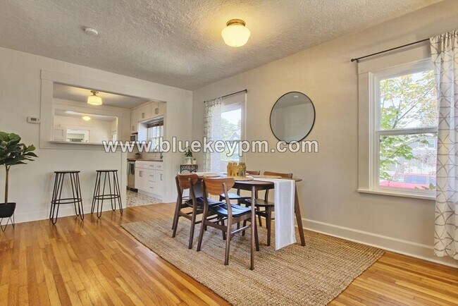Foto del edificio - 3 Bed, 2 Bath Home Near McMenamins Kennedy School in NE Portland