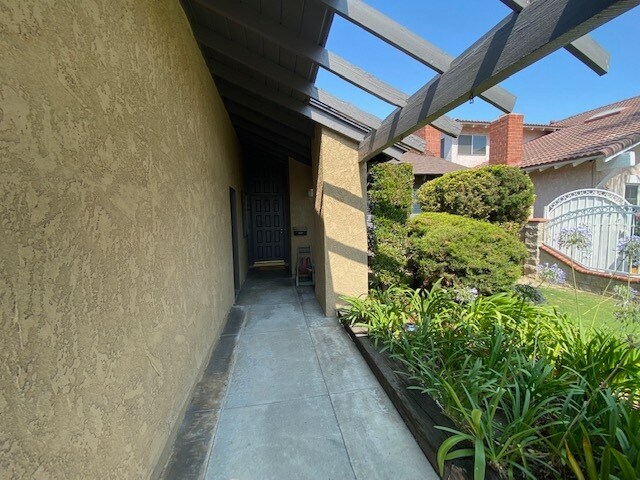 Building Photo - 20009 Rainbow Way