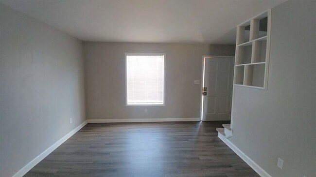 Foto del edificio - 2432 Pruitt St