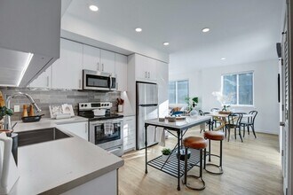 Building Photo - Martingale Apartments
