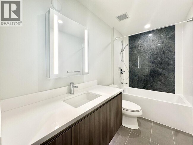 Photo du bâtiment - 485 W 63rd Ave