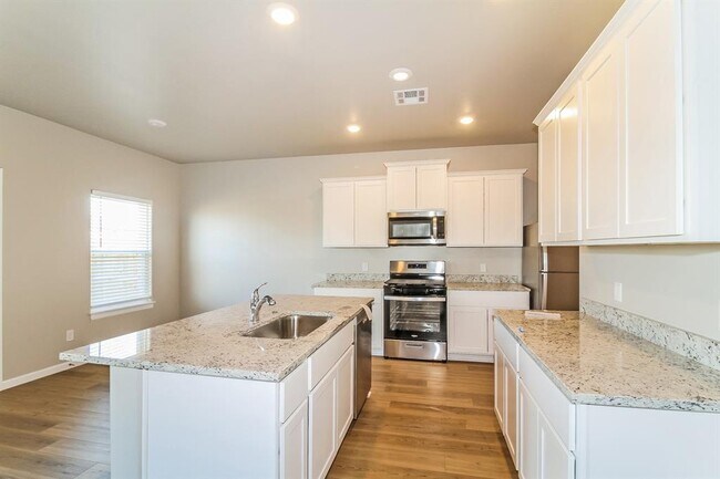 Building Photo - 1705 Ruby Dr