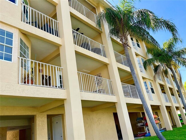 Building Photo - 1125 Pinellas Bayway S
