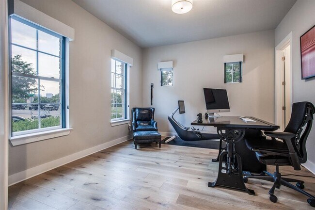 Foto del edificio - 1201 Town Creek Dr