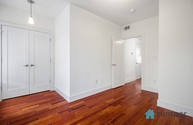 Foto del edificio - 341 Madison St