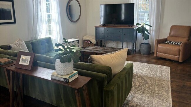 Foto del edificio - 211 Laurel Ave SW