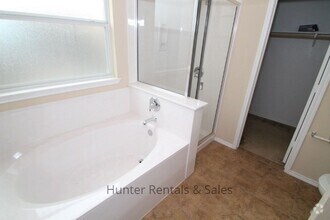 Building Photo - 2507 Snow Bird Dr