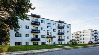 Building Photo - 100 & 120 Beck Street